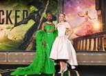 Webwerf op poppe se verpakking toe ‘wicked’ op ’n ander manier