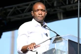 RNE ‘sál begroting goedkeur’, sê Zibi en Maimane