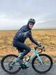 Elvis Blue sal die ‘kaalgat-kilo’s’ op sy fiets aandurf om kinders te help