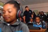 Cheslin Kolbe-stigting stel tegnologie-program by oudlaerskool bekend