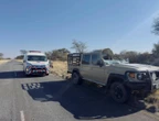 2 beseer toe bakkie en koedoe in die Kalahari bots