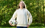 Speler eis verskoning ná skorsing weens transgender-vraag