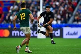 Mo’unga onderteken NZR-kontrak, kiesbaar vir All Blacks in 2026