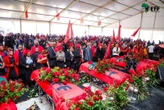 Malema bring hulde aan EFF-ondersteuners wat in busongeluk sterf