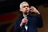 Sadiq Khan in die Kaap: ‘Wêreld bou mure, ons brou brûe’
