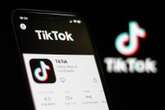 Skok oor TikTok-video van Upingtonse seun wat man k-woord toesnou