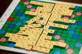 Kiwi wen Spaanse Scrabble-titel sonder om taal te praat