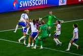 Koning Charles bring hulde aan Lionesses ná geskiedkundige Euro-sege
