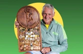 Van R5-tekkies tot 50 Comrades-medaljes – só hol Louis die wêreld plat