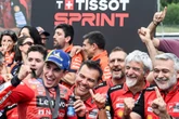 Márquez vlieg verby sy mede-Spanjaard om Tsjeggiese MotoGP-blitsren te wen