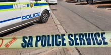 5 gemaskerde rowers slaan toe op kerk in die Baai