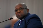 Regter Madlanga tree uit; nou wag polisiekorrupsie-saak op hom