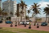 3 vinnig vas wat 2 toeriste van Europa op Dbn-strandfront beroof
