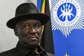 Rapport sê: ’n Nuwe koers: SA is ontslae van Bheki Cele