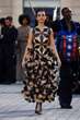 Katy Perry steel die kollig met unieke rok by 'Vogue'-geleentheid