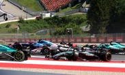 Verstappen in ongeluk op dag dat Norris in Oostenryk wen