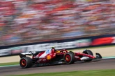 Hamilton ‘voel een’ met sy Ferrari, maar Leclerc se frustrasie laai op