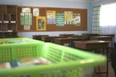 Onnie afgedank nadat hy met 3 leerlinge lol