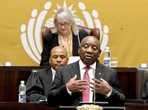 ‘Mishandelde’ Ramaphosa maak rug styf in parlement oor Trump, SEB