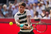 Alcaraz swoeg, maar op koers in Wimbledon-opwarming