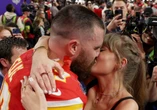 Travis Kelce deel intieme foto’s saam met Taylor Swift: Kyk hoe verlief hul regtig is!