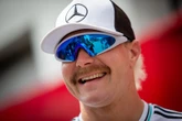 F1-kans in Cadillac-span wink glo vir Bottas