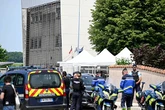 Leerling (14) in arres weens moord op assistent (31) by Franse skool