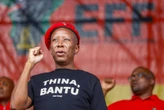 Malema oor Afrikaner-vlugtelinge: ‘Is daar nou 49 plase beskikbaar?’