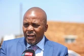 2 van departement geskors oor herstelwerk by Soweto-skool