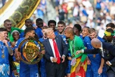 Trump beweer Klub-WB-trofee is in Oval Office, Chelsea lig replika