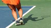 Woedende wedders groot sondebokke in teistering van tennisspelers