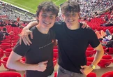 2 skuil 27 ure in stadiontoilet om eindstryd gratis te kyk