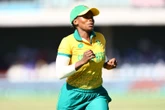 Protea-kolfafrigter loof Shangase se 50-tal teen Windies