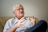 Dalk moet jy ’n rybewys vir jou slimfoon kry voor jy dit op die kuber-snelweg waag