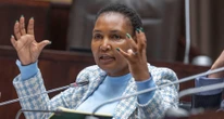Sy word verhoor ‘sonder aanklagte’, kap Simelane na DA in begrotingsdebat