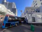 7 beseer toe MyCiTi-bus en motor in Kaapstad bots