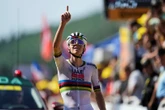 Pogacar bobaas in bergskof, dra weer geel in Tour de France