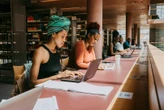 Geen bra, geen eksamen by Nigeriese universiteit