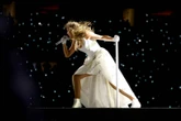 ‘Showgirl’ Taylor Swift kondig 12de album op kêrel se podsending aan