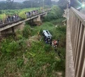 3 dood, 12 beseer toe bus in KZN van brug afry