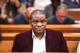 Past. Omotoso weer hof toe om binnelandse sake se besluit te betwis