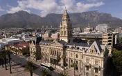 Dis nie meer heeltyd 12:00 in Kaapstad nie!