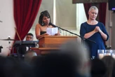 Cornal se vrou op begrafnis: ‘Hoekom nou? Hoekom so gou?’