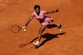 Battling Serena takes step closer to 24th Slam at French Open