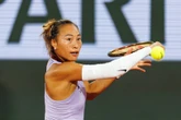 Qinwen dra Olimpiese medalje geestelik saam met haar in Parys