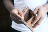 Eskom en kie se tariefverhogings dreig om skuldbelaaide SA’ners te knak