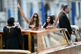 Orlando Bloom, Kardashians en Oprah onder gaste vir Bezos-troue