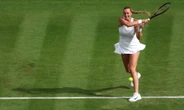 Kvitová groet Wimbledon, maar Krejciková oorleef