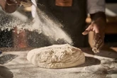 Bak jou eie suurdeegbrood by La Motte se bakkery en leer saam
