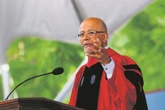 Trump gekap by Harvard-gradedag